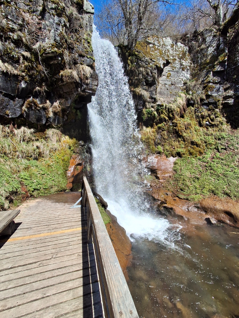 Randonnée dans le Cantal : à la découverte du Saut de la Truite et de la boucle de Granval et de la Biche